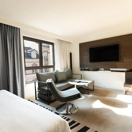 Novotel Centre Hotel 4*