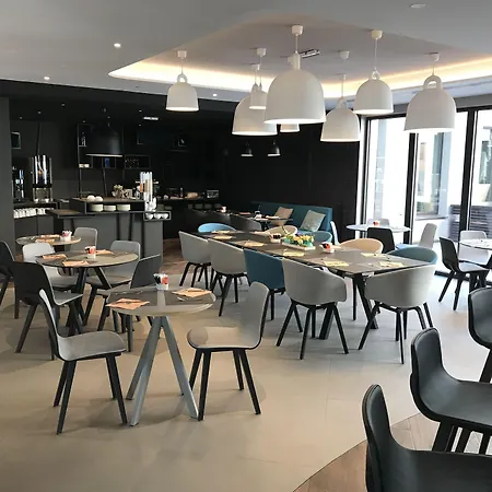 Отель Novotel Centre