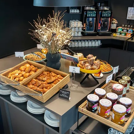 Novotel Centre Hotel 4*