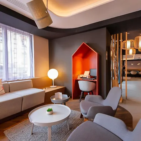 Отель Novotel Centre 4*