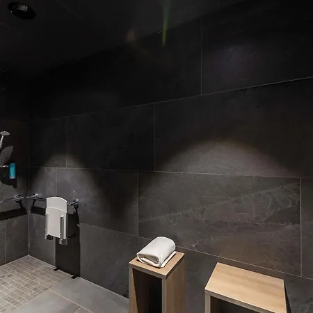 Отель Novotel Centre 4*